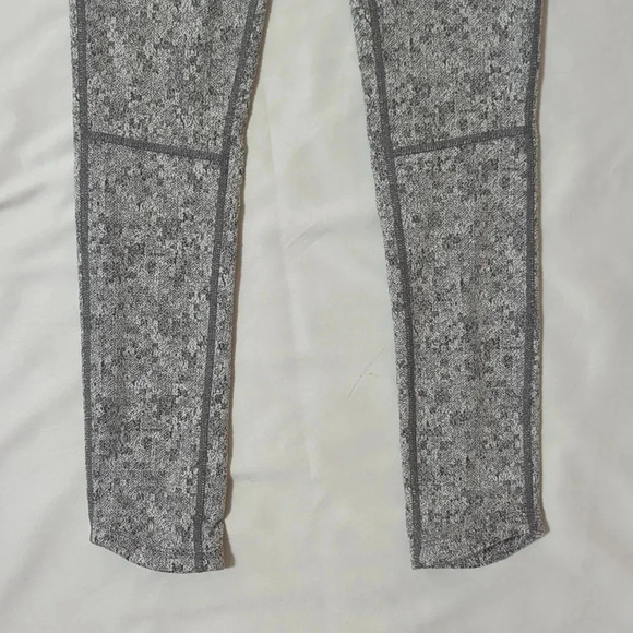 Gymshark Fleur Texture Leggings, Color Charcoal Marl Size XS - Picture 4 of 14